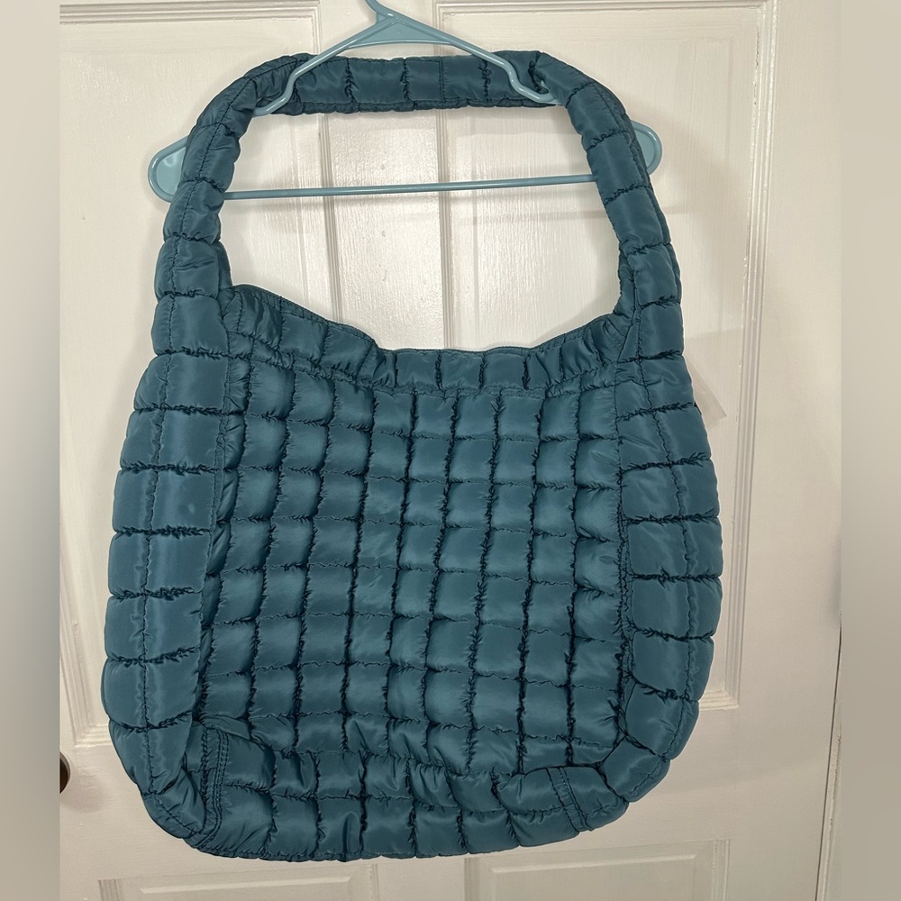 NWT Free People Movement Quilted Carryall Bag in Pine - Picture 6 of 7